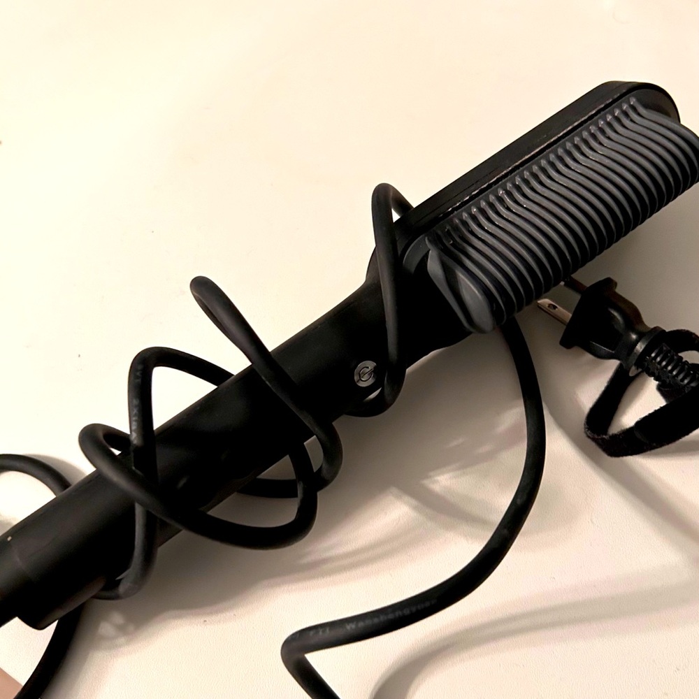 TYMO hair straightener. Used twice. Like new.